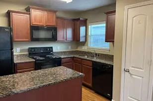 1215 Wallflower Ave, Baytown, TX 77521 - Photo 6