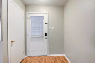 8229 Kingsbrook Rd, Houston, TX 77024 - Photo 10