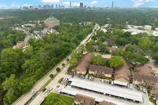 8229 Kingsbrook Rd, Houston, TX 77024 - Photo 34