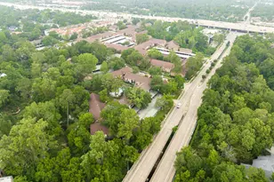 8229 Kingsbrook Rd, Houston, TX 77024 - Photo 32