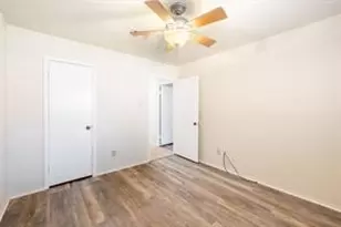 10410 Huntington Dale Dr, Houston, TX 77099 - Photo 6
