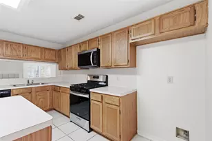 8926 Village Hills Dr, Spring, TX 77379 - Photo 10