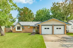 107 Hickory, Lake Jackson, TX 77566 - Photo 1