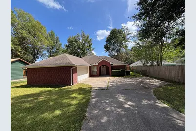 415 Shawnee Drive, Conroe, TX 77316 - Photo 2