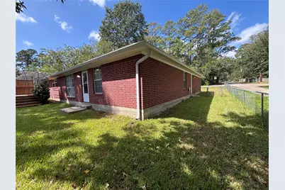 415 Shawnee Drive, Conroe, TX 77316 - Photo 6