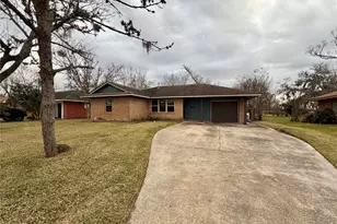 104 Mimosa St, Lake Jackson, TX 77566 - Photo 1