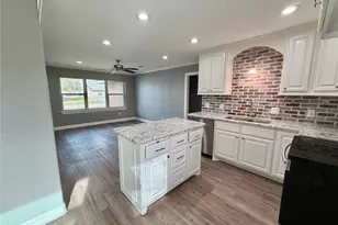 104 Mimosa St, Lake Jackson, TX 77566 - Photo 6