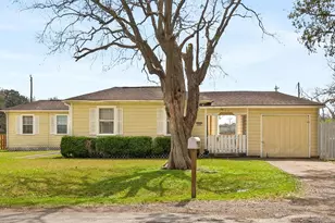 518 Sunny Ln, Wharton, TX 77488 - Photo 2