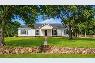 823 8th Street, Cushing, TX 75760 - Photo 1