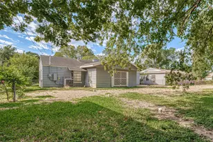 5619 Willow Glen Dr, Houston, TX 77033 - Photo 18