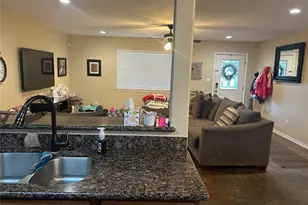 319 Jones St, Columbus, TX 78934 - Photo 6
