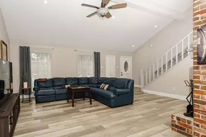 103 N Deerfoot Circle, The Woodlands, TX 77380 - Photo 4