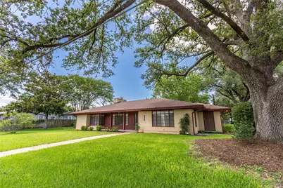 322 E Obryant Street, Bellville, TX 77418 - Photo 1