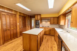 322 E Obryant St, Bellville, TX 77418 - Photo 8