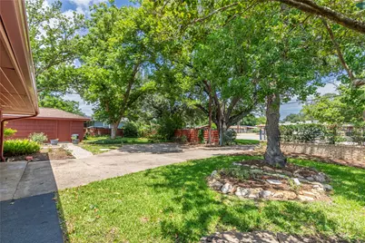 322 E Obryant Street, Bellville, TX 77418 - Photo 24