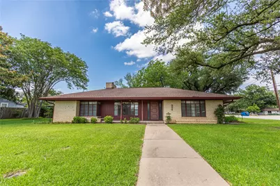 322 E Obryant Street, Bellville, TX 77418 - Photo 2
