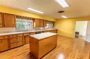 322 E Obryant St, Bellville, TX 77418 - Photo 6