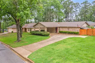 412 Burning Tree Dr, Huntsville, TX 77340 - Photo 2