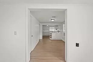 105 W Linney St, Dayton, TX 77535 - Photo 6