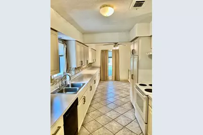 6011 Green Falls Drive, Houston, TX 77088 - Photo 8