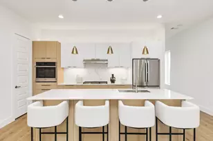 9123 La Pau Ln, Houston, TX 77051 - Photo 12
