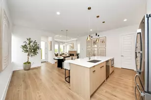 9123 La Pau Ln, Houston, TX 77051 - Photo 2