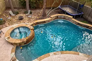 19 E New Avery Pl, The Woodlands, TX 77382 - Photo 32