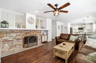 19 E New Avery Pl, The Woodlands, TX 77382 - Photo 10