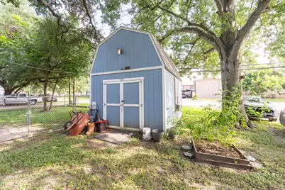 2308 Avenue L, Bay City, TX 77414 - Photo 10