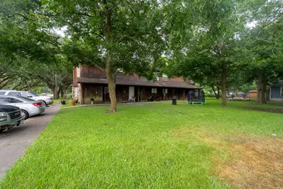 2308 Avenue L, Bay City, TX 77414 - Photo 2