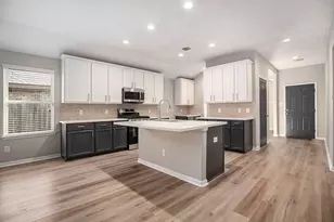 4027 Spurwing Ln, Baytown, TX 77521 - Photo 4