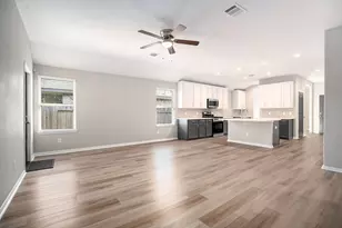 4027 Spurwing Ln, Baytown, TX 77521 - Photo 10