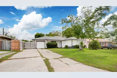 1412 W 10th Street, Freeport, TX 77541 - Photo 2