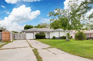 1412 W 10th St, Freeport, TX 77541 - Photo 2