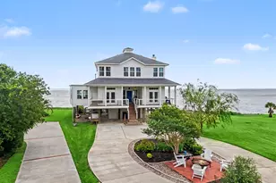 4522 Tharp Dr, Seabrook, TX 77586 - Photo 1