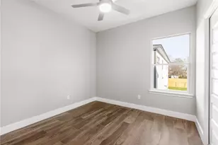 5502 Pershing St, Houston, TX 77033 - Photo 16