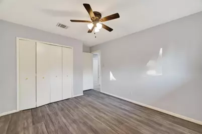 10706 Sagebluff Drive, Houston, TX 77089 - Photo 16