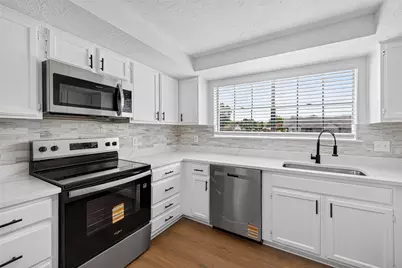 10102 Old Towne Lane, Sugar Land, TX 77498 - Photo 1