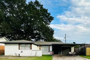 10442 Southport Dr, Houston, TX 77089 - Photo 1