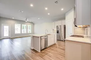 10026 Angelina Woods Ln, Conroe, TX 77384 - Photo 4