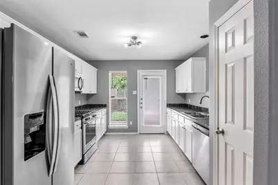 1815 Sherwood Forest Circle, League City, TX 77573 - Photo 10