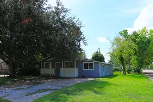 600 E Plum St, Angleton, TX 77515 - Photo 2