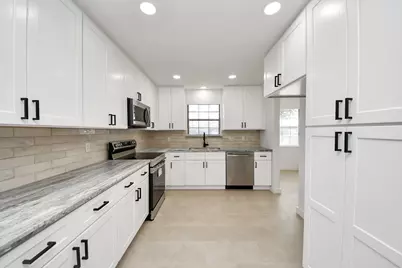 3206 Woodstone Drive, Baytown, TX 77521 - Photo 12