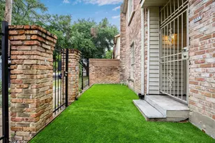 2511 Commonwealth St, Houston, TX 77006 - Photo 4