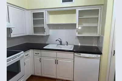 321 E Main Street E, Brenham, TX 77833 - Photo 6