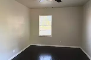 5782 Belcrest St, Houston, TX 77033 - Photo 10