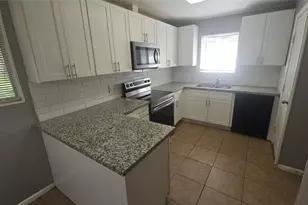 1621 Crestmont Dr, Stafford, TX 77477 - Photo 4