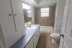 1621 Crestmont Dr, Stafford, TX 77477 - Photo 10