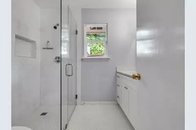 10042 Meadow Lake Lane, Houston, TX 77042 - Photo 38