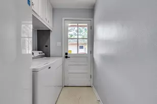 10042 Meadow Lake Ln, Houston, TX 77042 - Photo 18